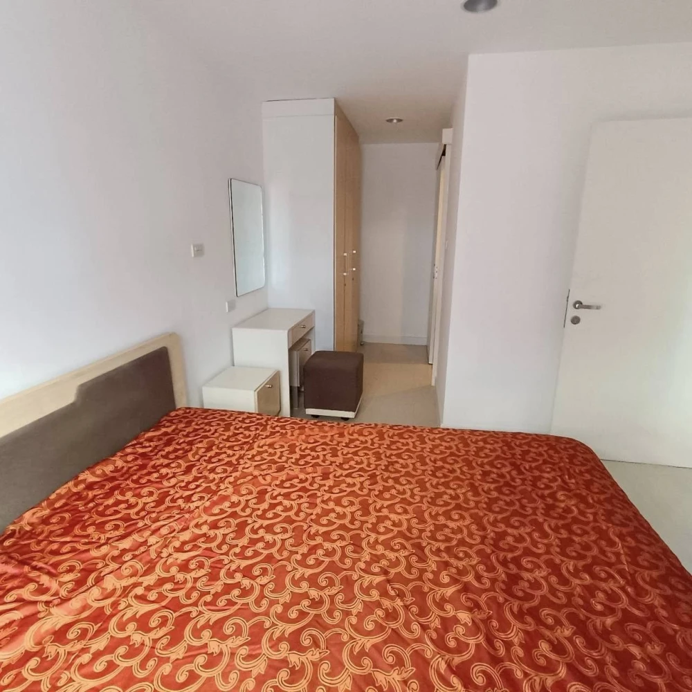 For sale or rent: Whizdom Punnawithi, spacious 32.68 sq m unit with well-partitioned areas, large balcony, and washing machine included. Book now!