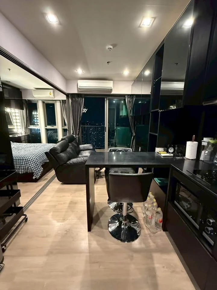 For sale, for rent Whizdom Station Ratchada–Thapra, a room decorated in a stunning tone, built-in marble-patterned furniture, don't miss it.