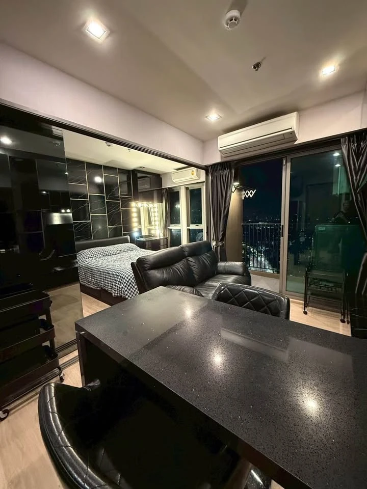 For sale, for rent Whizdom Station Ratchada–Thapra, a room decorated in a stunning tone, built-in marble-patterned furniture, don't miss it.