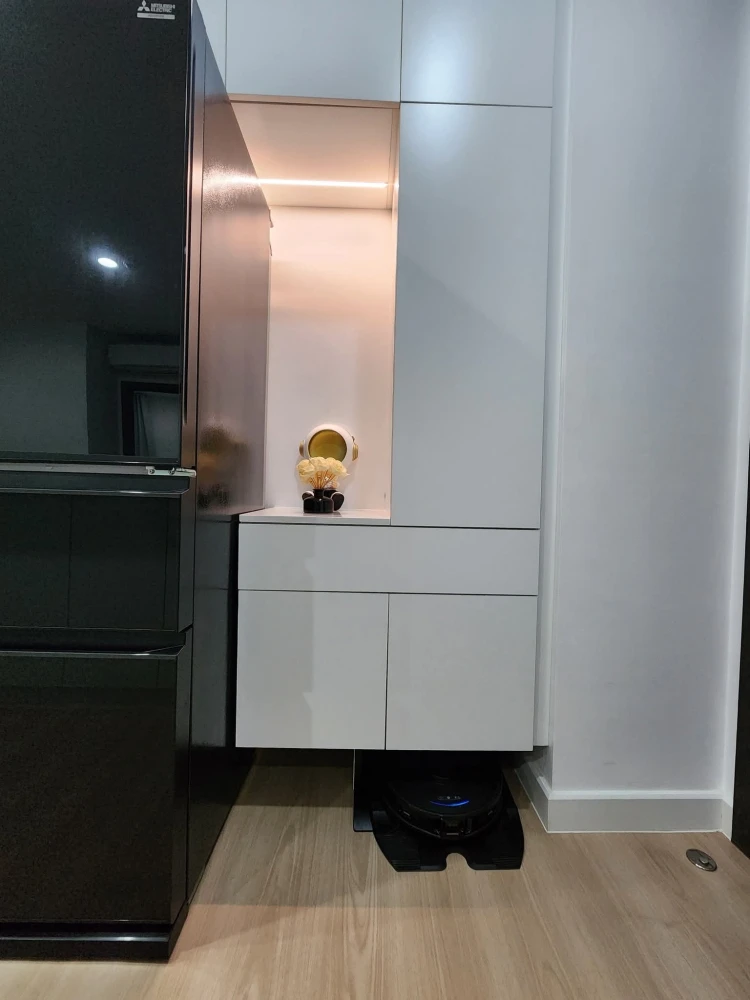 For sale or rent: XT Huaikhwang. Spacious room with plenty of usable space. High quality built-in furniture. Hurry and reserve now!
