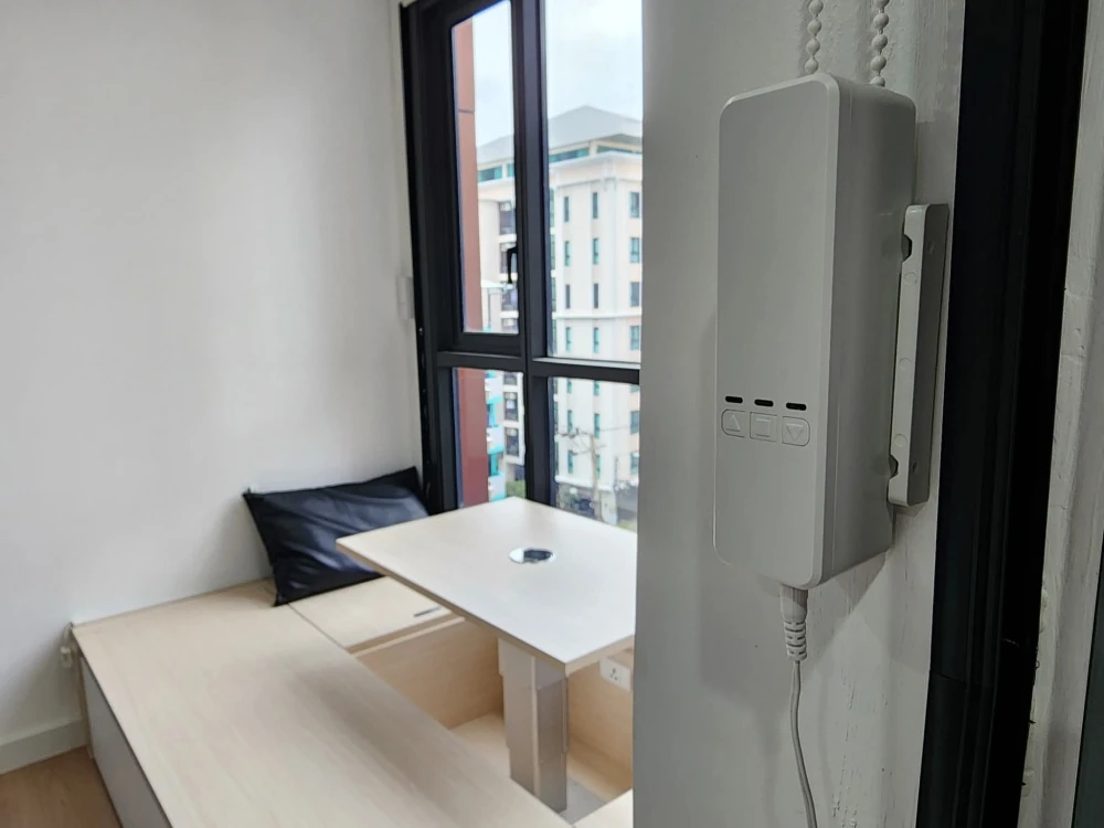 For sale or rent: XT Huaikhwang. Spacious room with plenty of usable space. High quality built-in furniture. Hurry and reserve now!