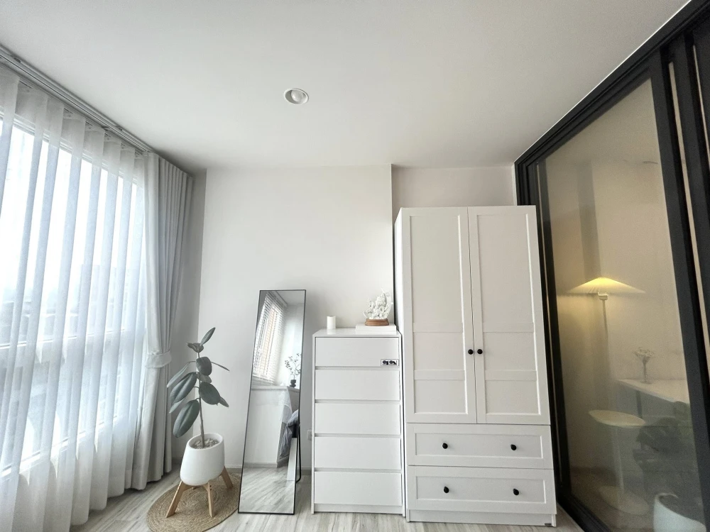 For sale, for rent, XT Huaikhwang, a nice room, complete with furniture and electrical appliances. If you don't reserve, you'll regret it later.