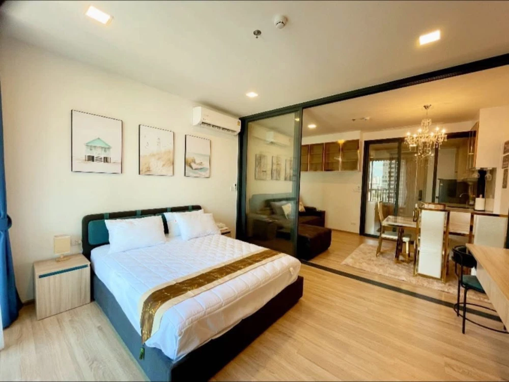 For sale or rent: XT Phayathai. Beautifully decorated with complete furniture. Premium floor with two gardens in front of the unit. Book now!