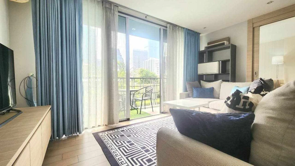 For sale, for rent, Class Condo Silom, corner room, beautifully decorated, pool view, garden in the project, don't just look, hurry up and book now!