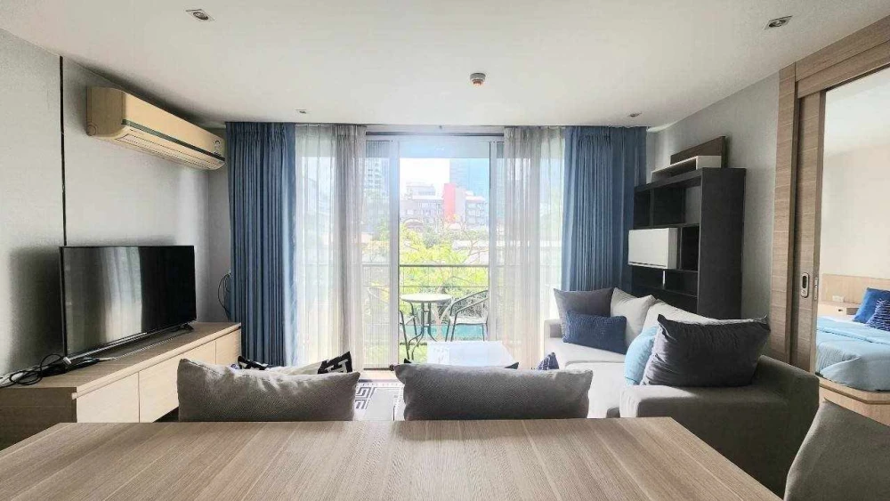 For sale, for rent, Class Condo Silom, corner room, beautifully decorated, pool view, garden in the project, don't just look, hurry up and book now!