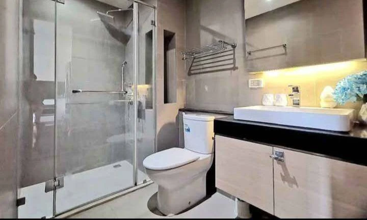 For sale, for rent, Class Condo Silom, corner room, beautifully decorated, pool view, garden in the project, don't just look, hurry up and book now!
