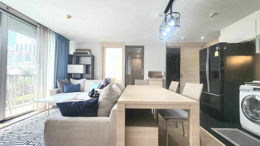 For sale, for rent, Class Condo Silom, corner room, beautifully decorated, pool view, garden in the project, don't just look, hurry up and book now!