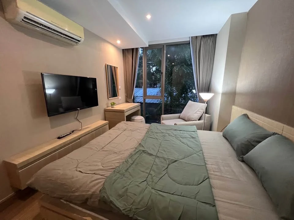 For sale, for rent, Class Condo Silom, corner room, spacious room, very quiet, very private, beautifully decorated, resort feel, don't miss it.