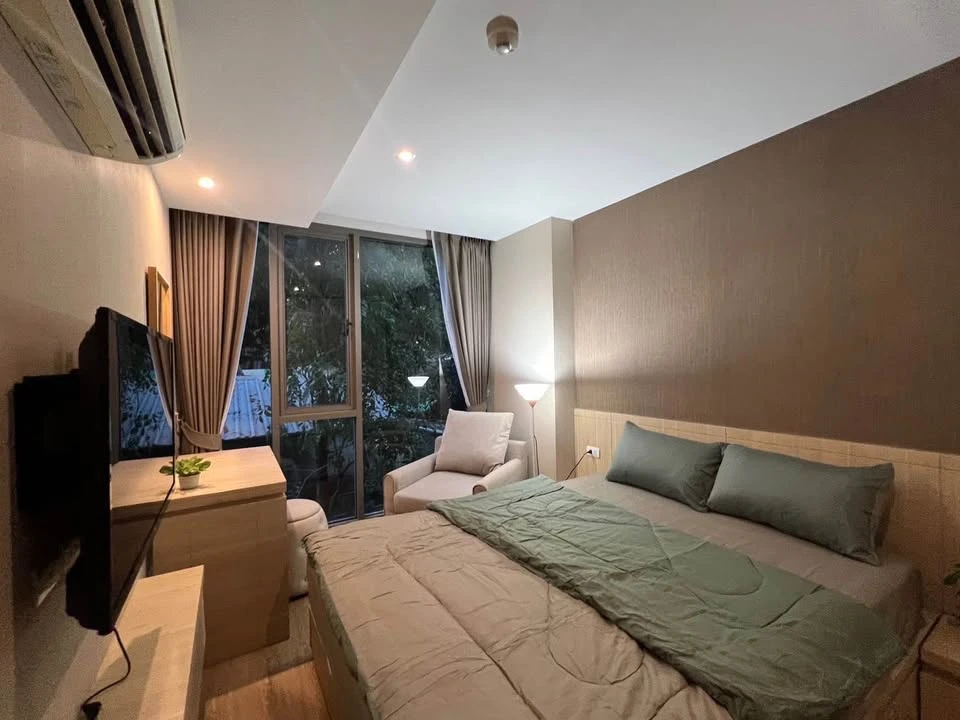For sale, for rent, Class Condo Silom, corner room, spacious room, very quiet, very private, beautifully decorated, resort feel, don't miss it.