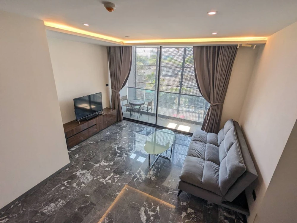 For sale, for rent!! Condo 168 Sukhumvit 36, 3rd floor, very spacious room, simply decorated but nice to live in, hurry up and book now!!
