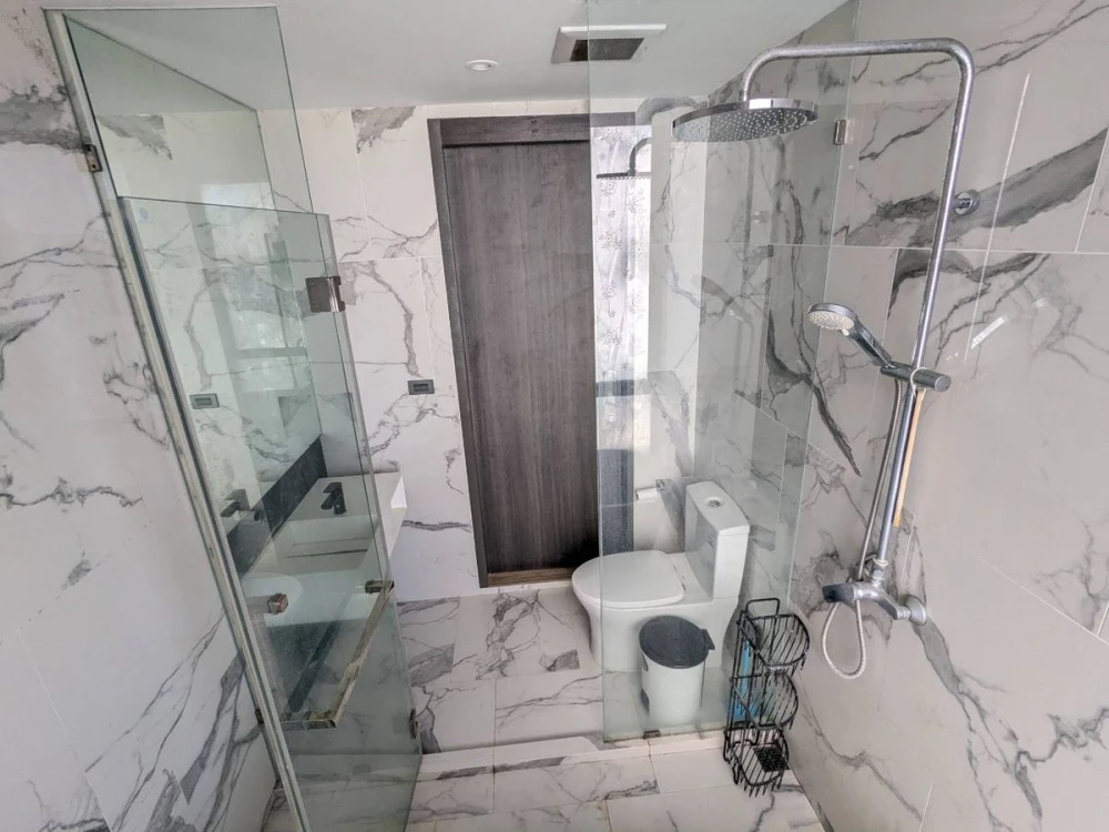 For sale, for rent!! Condo 168 Sukhumvit 36, 3rd floor, very spacious room, simply decorated but nice to live in, hurry up and book now!!