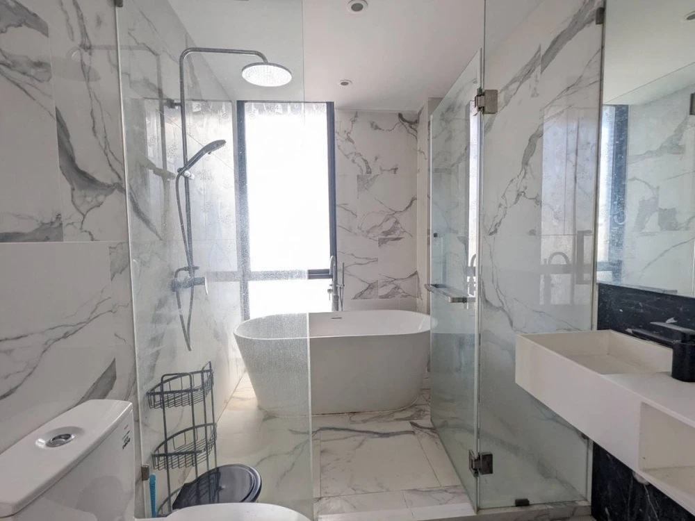 For sale, for rent!! Condo 168 Sukhumvit 36, 3rd floor, very spacious room, simply decorated but nice to live in, hurry up and book now!!