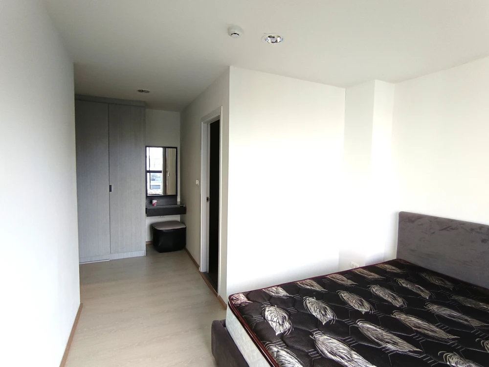 For sale, for rent, 2 bedroom, 2 bathroom condo at Rice Rama 9 with a very chill pool view. Hurry and book now, don't miss out.