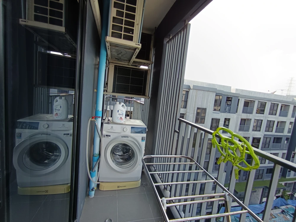 For sale, for rent, 2 bedroom, 2 bathroom condo at Rice Rama 9 with a very chill pool view. Hurry and book now, don't miss out.