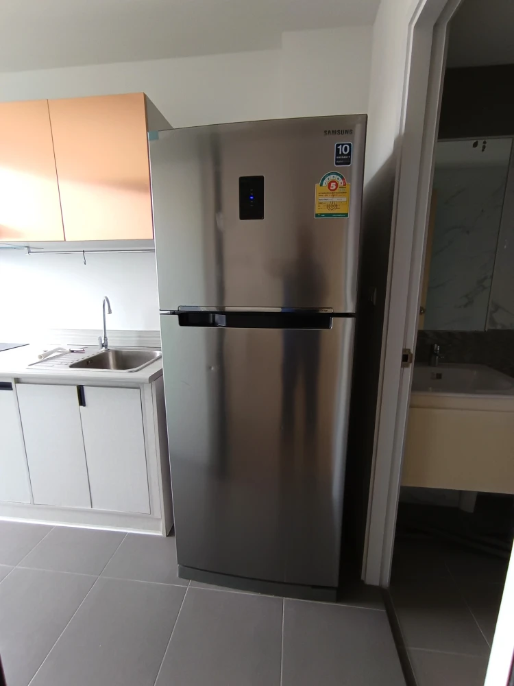For sale, for rent, 2 bedroom, 2 bathroom condo at Rice Rama 9 with a very chill pool view. Hurry and book now, don't miss out.