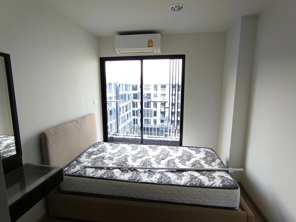 For sale, for rent, 2 bedroom, 2 bathroom condo at Rice Rama 9 with a very chill pool view. Hurry and book now, don't miss out.