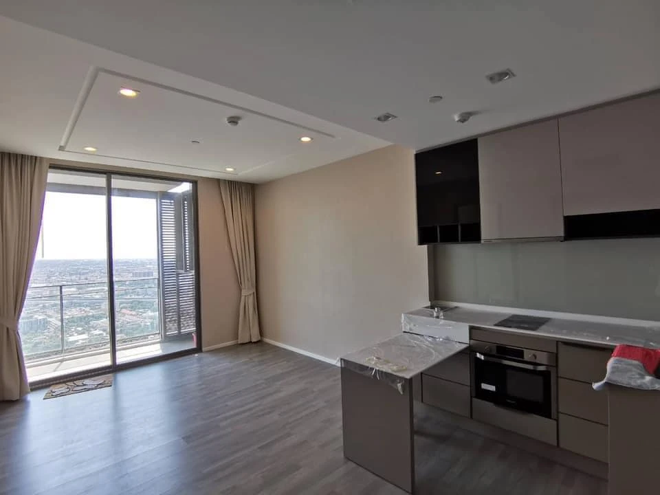 For sale, for rent, Condo 333 Riverside, empty room, 39th floor, river view, those who like to decorate their rooms should not miss this.
