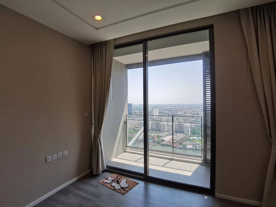For sale, for rent, Condo 333 Riverside, empty room, 39th floor, river view, those who like to decorate their rooms should not miss this.