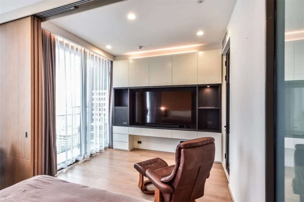 Condo for sale or rent: Ashton Silom. Fully furnished room with built-in furniture and appliances. 22nd floor, Pullman view. Reserve now!