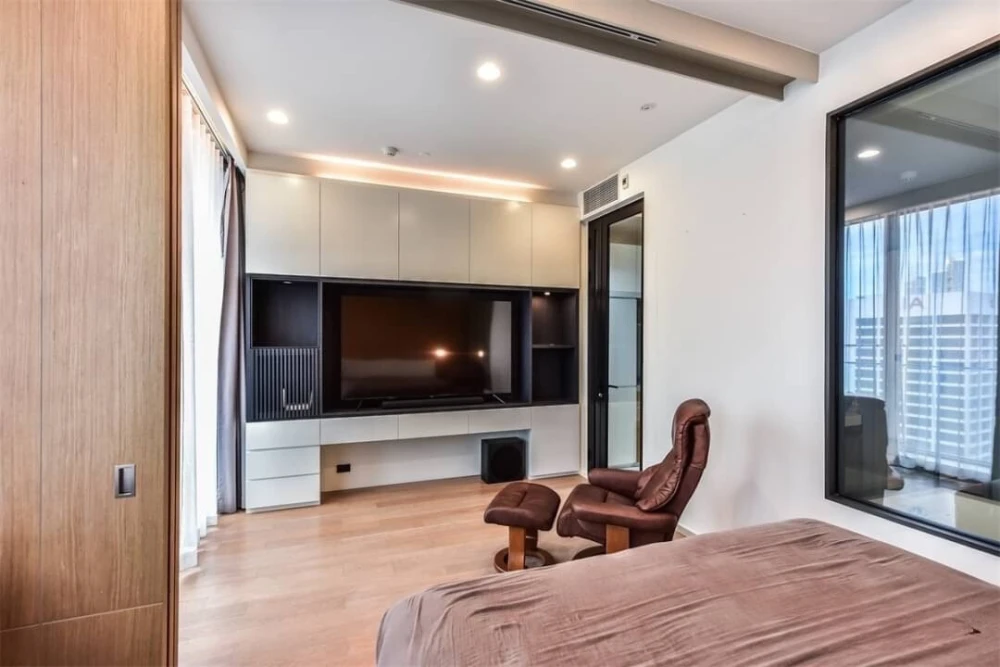 Condo for sale or rent: Ashton Silom. Fully furnished room with built-in furniture and appliances. 22nd floor, Pullman view. Reserve now!