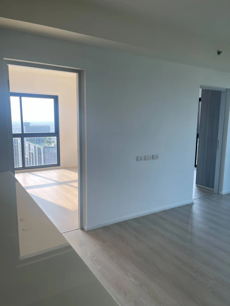 For sale or rent: Aspace Mega 1 condo, unfurnished unit, 32nd floor, expressway view. Perfect for interior design enthusiasts!