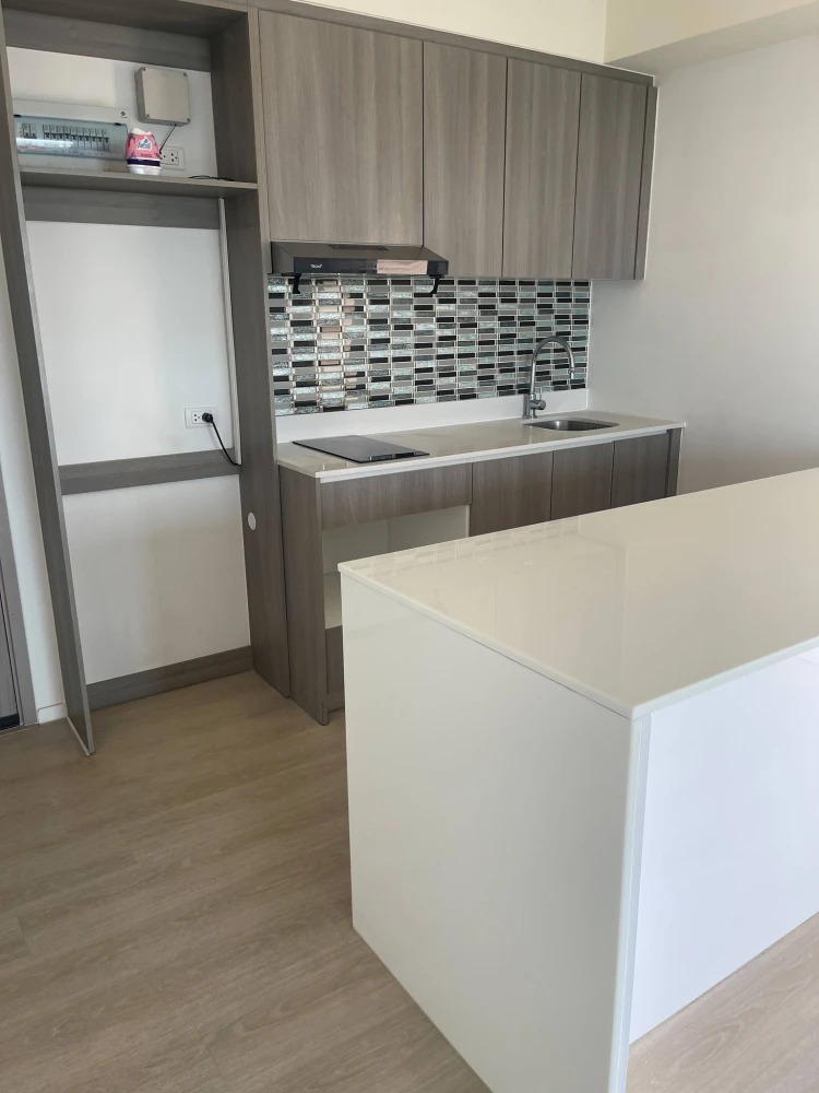 For sale or rent: Aspace Mega 1 condo, unfurnished unit, 32nd floor, expressway view. Perfect for interior design enthusiasts!