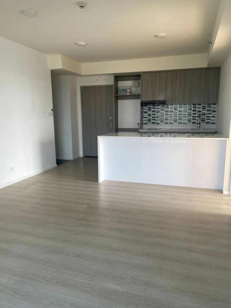For sale or rent: Aspace Mega 1 condo, unfurnished unit, 32nd floor, expressway view. Perfect for interior design enthusiasts!