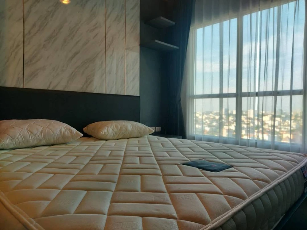 Urgent sale or rent, Aspire Ngamwongwan condo, ready to move in decoration room Built-in is heavy. You can carry your bag and move in.