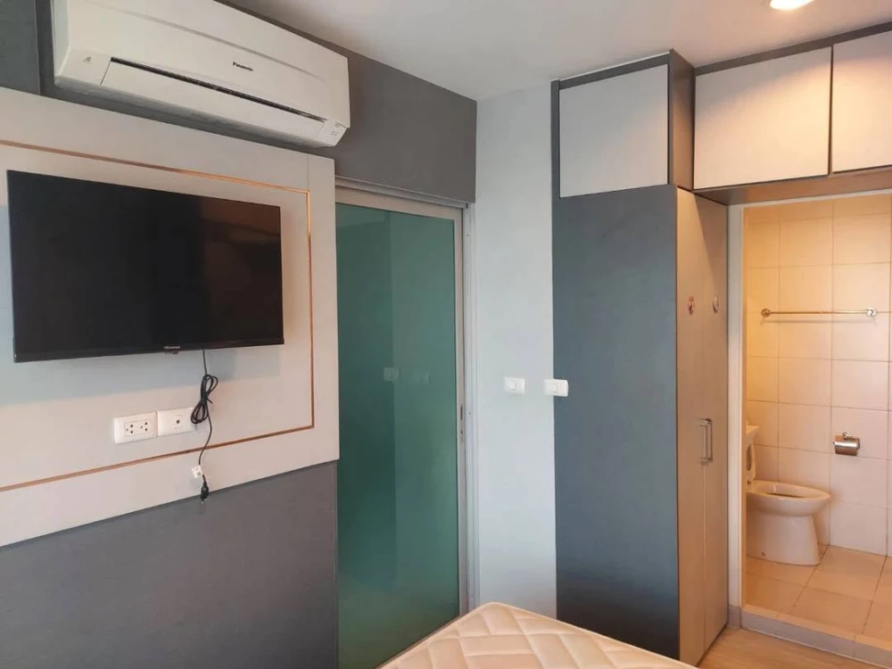 Urgent sale or rent, Aspire Ngamwongwan condo, ready to move in decoration room Built-in is heavy. You can carry your bag and move in.