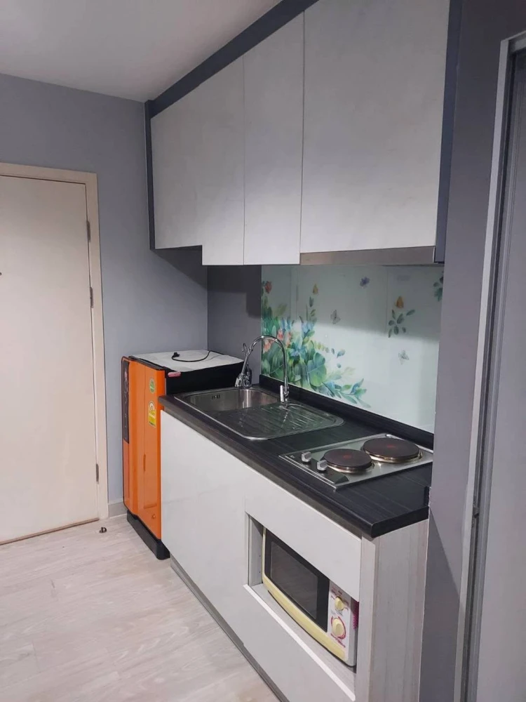 Urgent sale or rent, Aspire Ngamwongwan condo, ready to move in decoration room Built-in is heavy. You can carry your bag and move in.