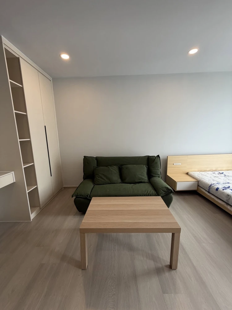 For sale or rent: Aspire Onnut Station condo, ready to move in, fully furnished, great value. Don't miss out!