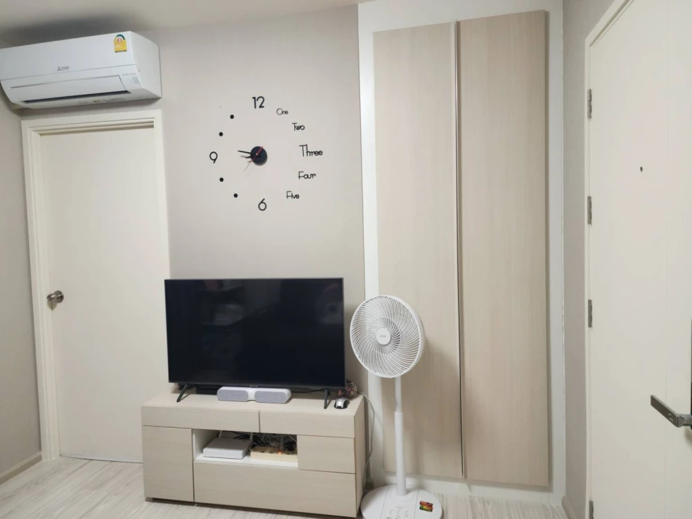 Condo for sale or rent, Aspire Rattanathibet 2, nice to live in, wallpaper throughout the room. All equipment complete. Reserve now.
