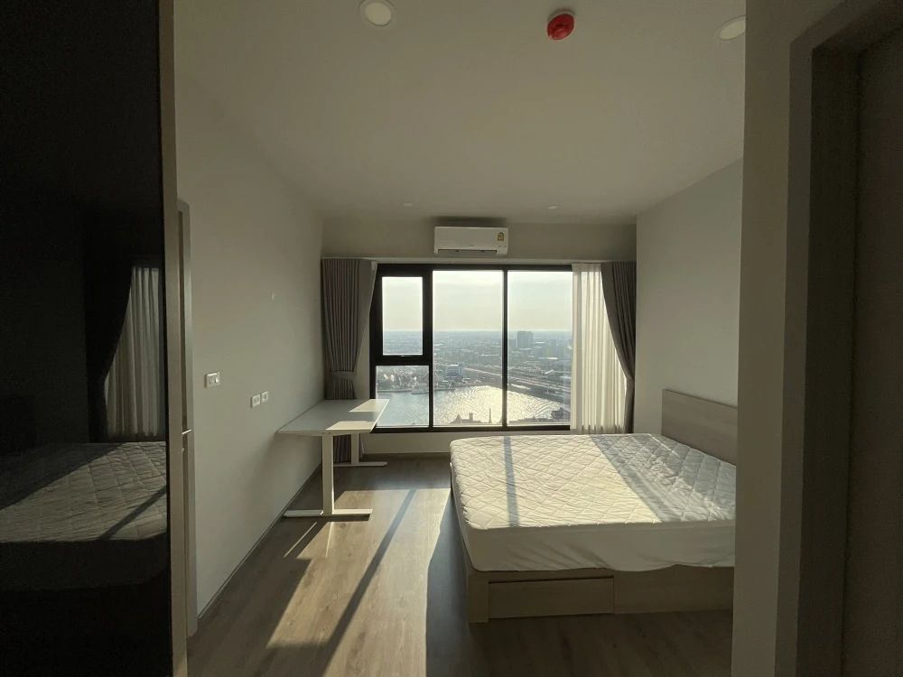 For sale, for rent, Chapter One Flow Bangpo condo, ready to move in, lots of usable space, great price, reserve now!
