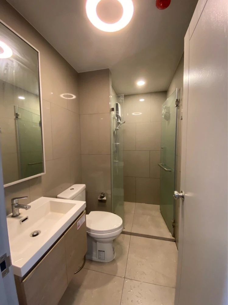 For sale, for rent, Chapter One Flow Bangpo condo, ready to move in, lots of usable space, great price, reserve now!