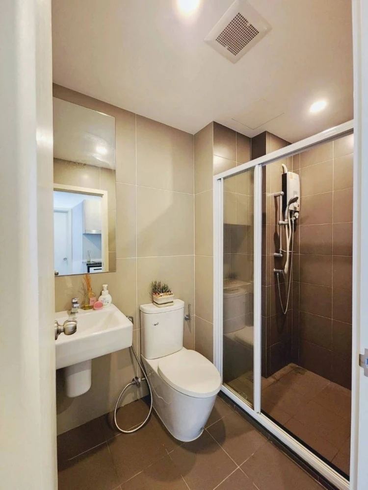 For sale, for rent, Elio Sathorn Wutthakat condo, spacious room, comes with usable space, hurry and reserve now!