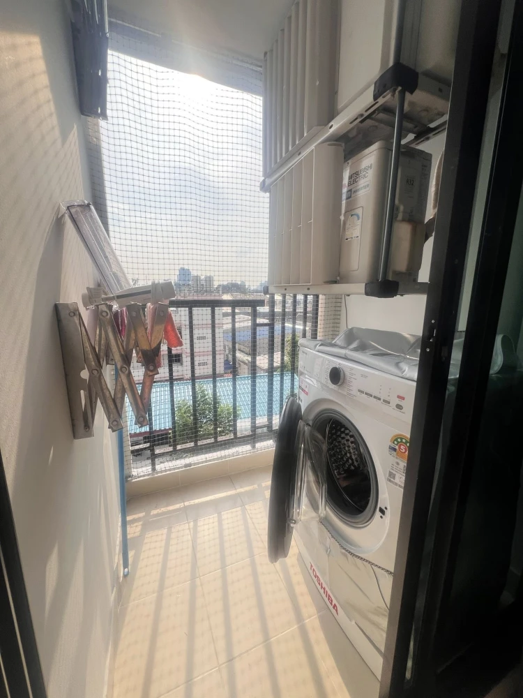 For sale or rent: Hi Sutthisan condo, corner unit, private, fully furnished with appliances. Book now!