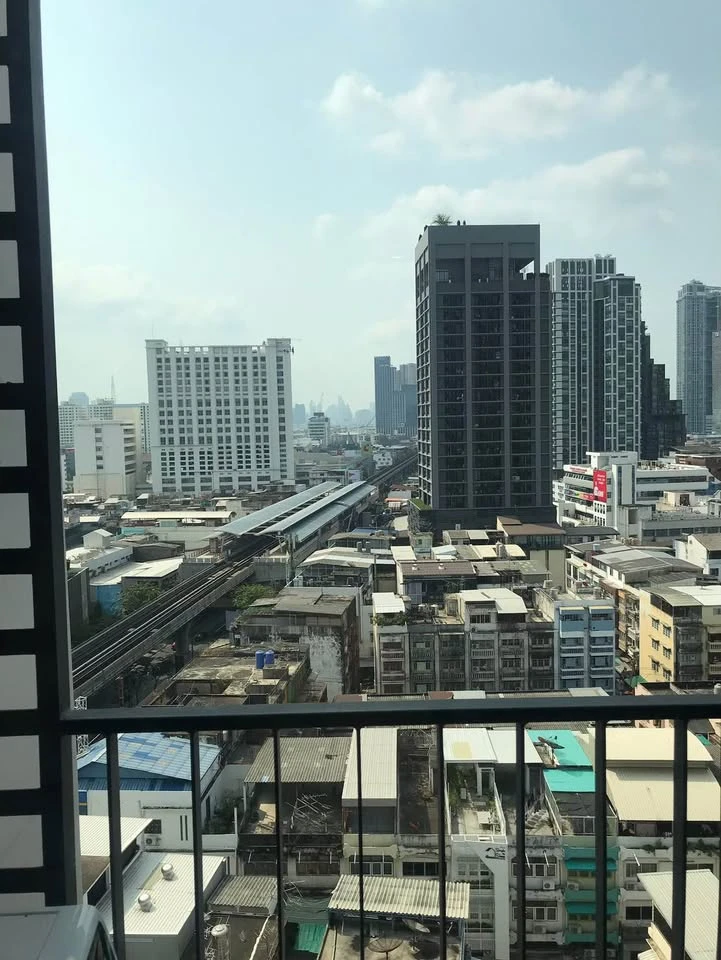 For sale or rent: Ideo Phahol Chatuchak condo, 16th floor, city view, fully furnished with all appliances. Book now!