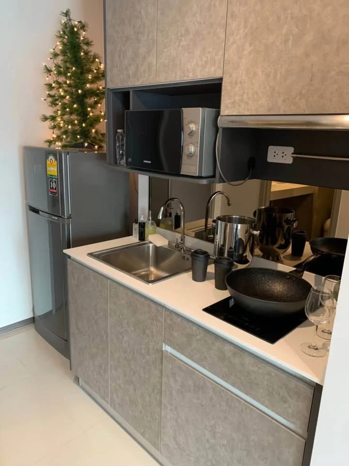For sale or rent: Ideo Phahol Chatuchak condo, 16th floor, city view, fully furnished with all appliances. Book now!