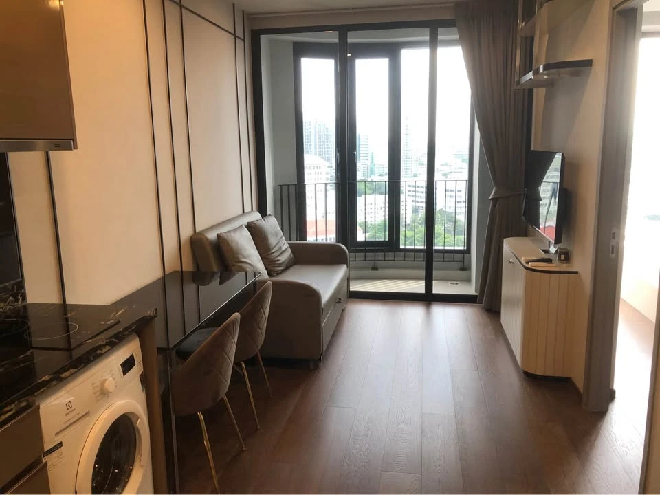 For sale or rent: Ideo Q Victory condo, ready to move in, 19th floor with high floor view, fully furnished. Book now!
