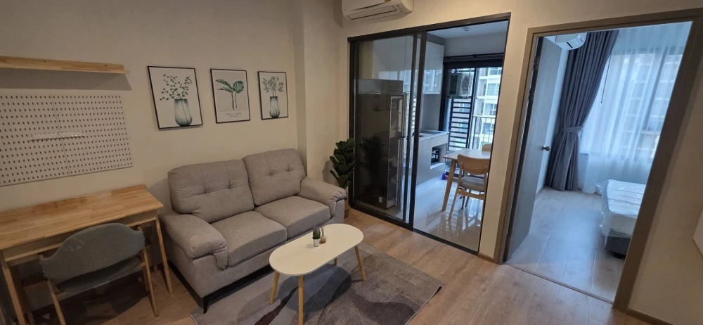 For sale or rent: IDEO Rama 9 - Asoke condo. Nice unit, high floor, city view. Convenient and fully furnished. Don't miss out!