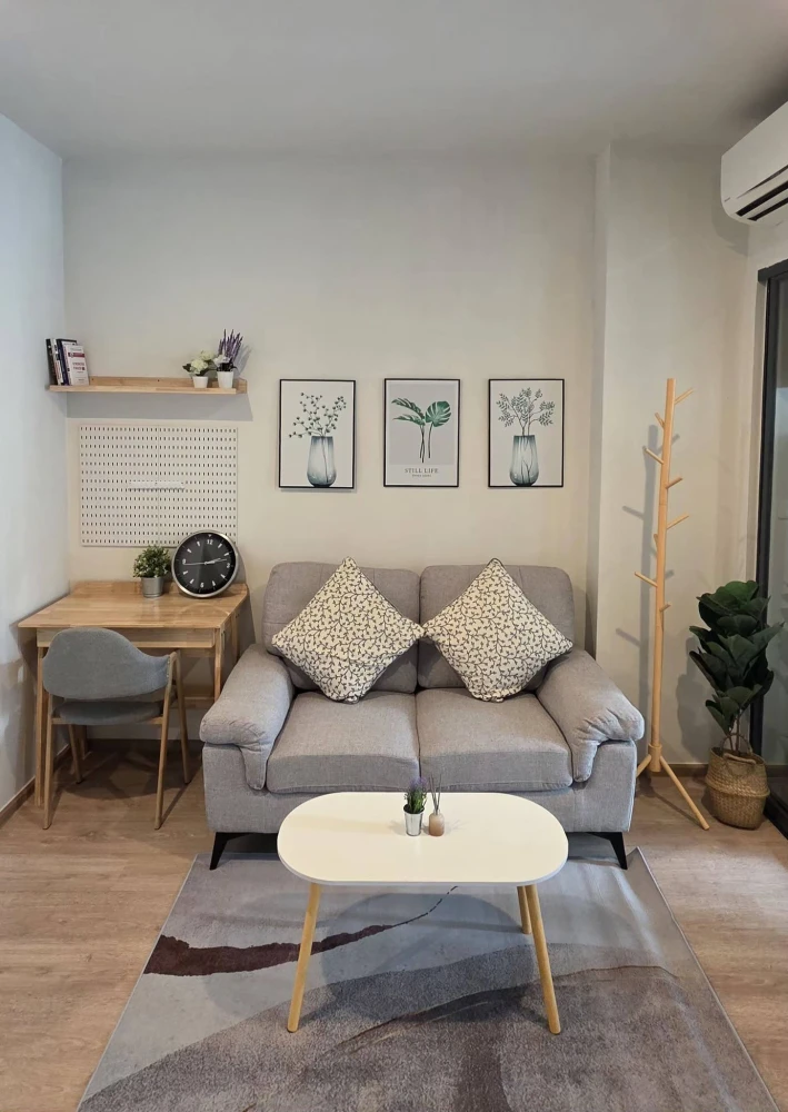 For sale or rent: IDEO Rama 9 - Asoke condo. Nice unit, high floor, city view. Convenient and fully furnished. Don't miss out!