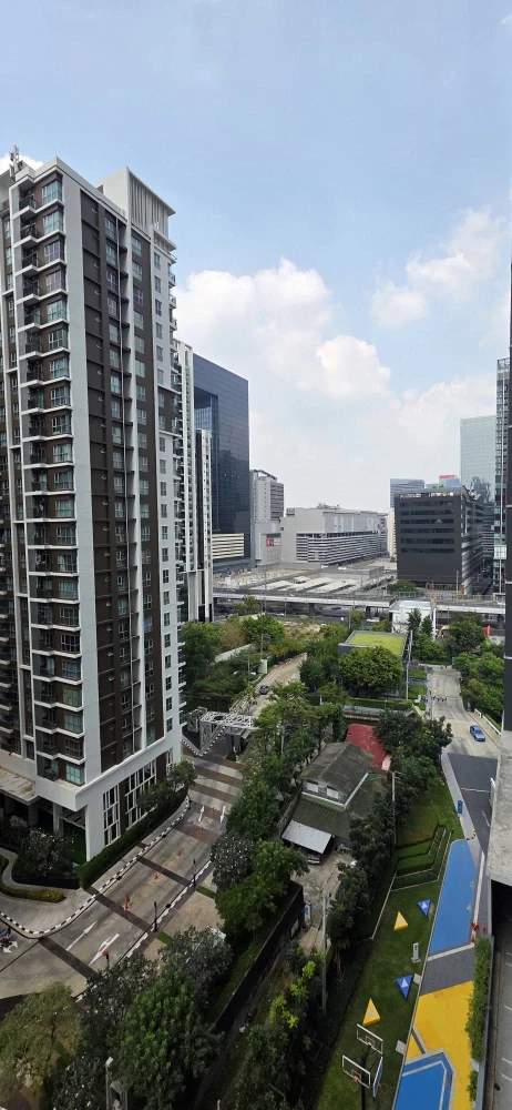 For sale or rent: IDEO Rama 9 - Asoke condo. Nice unit, high floor, city view. Convenient and fully furnished. Don't miss out!