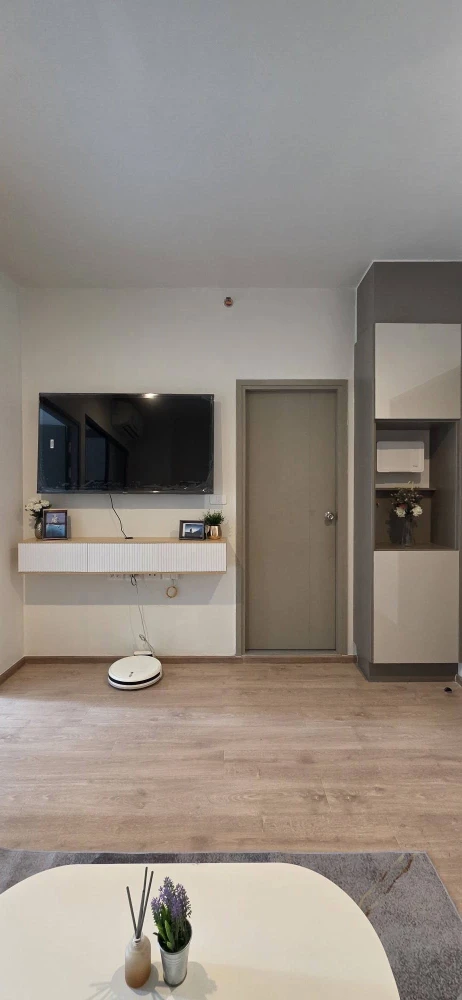 For sale or rent: IDEO Rama 9 - Asoke condo. Nice unit, high floor, city view. Convenient and fully furnished. Don't miss out!