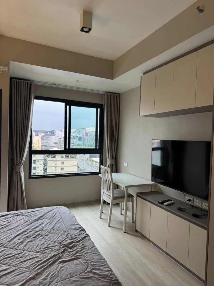 Condo for sale or rent: IDEO Rama 9-Asok. A nice room, just the right size, with built-in furniture in soothing tones. Great price. Reserve now!