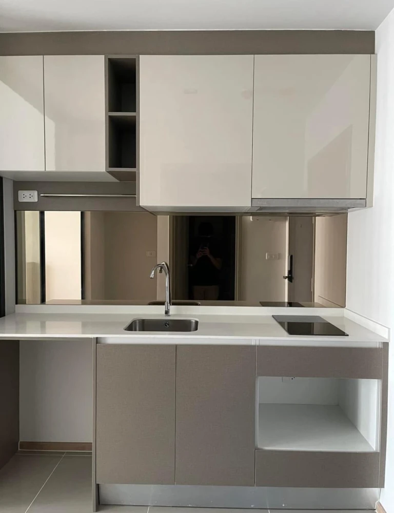 Condo for sale or rent: IDEO Rama 9-Asok. A nice room, just the right size, with built-in furniture in soothing tones. Great price. Reserve now!