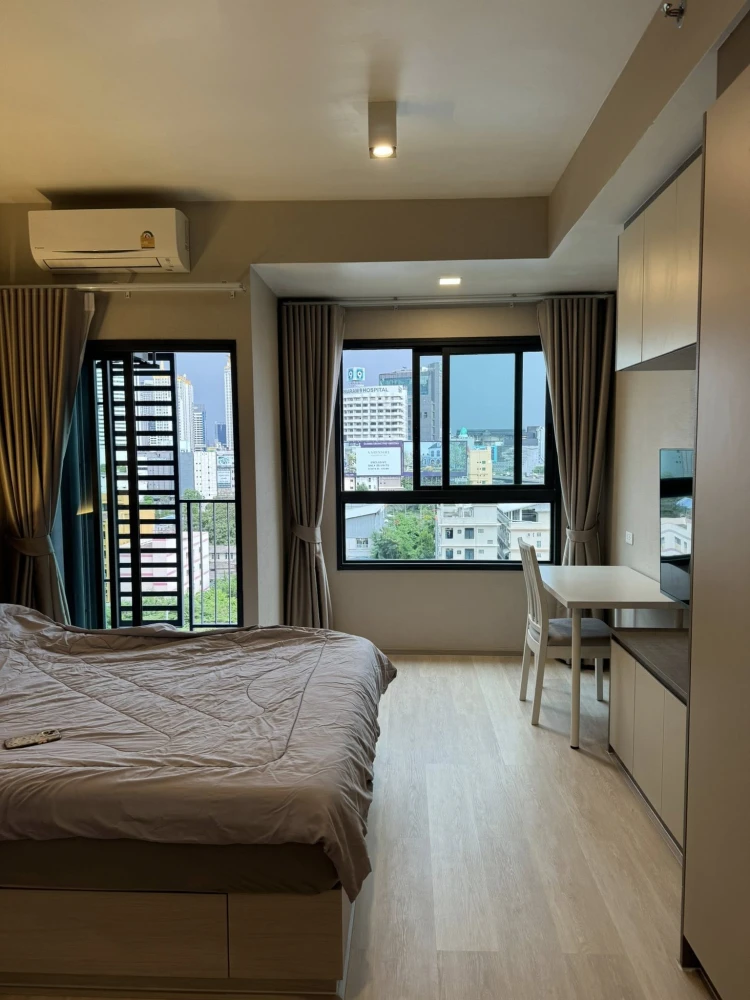Condo for sale or rent: IDEO Rama 9-Asok. A nice room, just the right size, with built-in furniture in soothing tones. Great price. Reserve now!