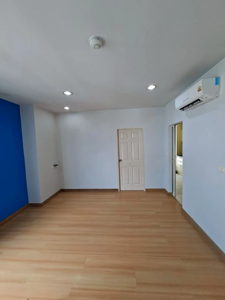 Condo for sale or rent: Life @ BTS Tha Phra. Ready to move in. Plenty of usable space. Reserve today. Don't miss out!