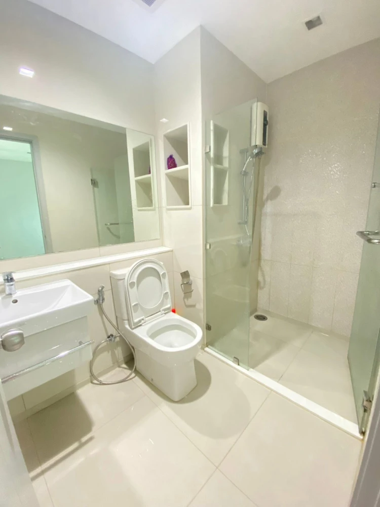 Condo for sale or rent, Life Sukhumvit 62, nice room, gray tones, easy to decorate, complete amenities.