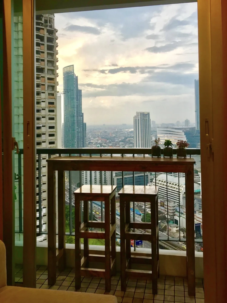 For sale or rent: Rhythm Sathon condo, spacious unit with ample living space, 33rd floor with high-floor views. Book yours today!