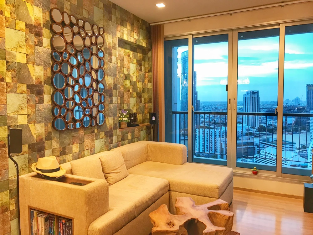 For sale or rent: Rhythm Sathon condo, spacious unit with ample living space, 33rd floor with high-floor views. Book yours today!